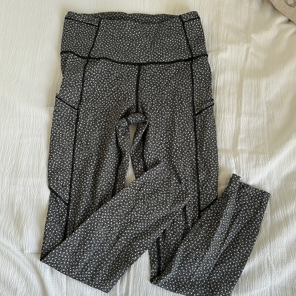 Lululemons Black and White Leggings
